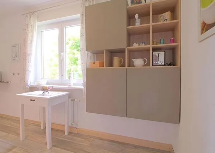 Sparrow In The House Tanneneck *